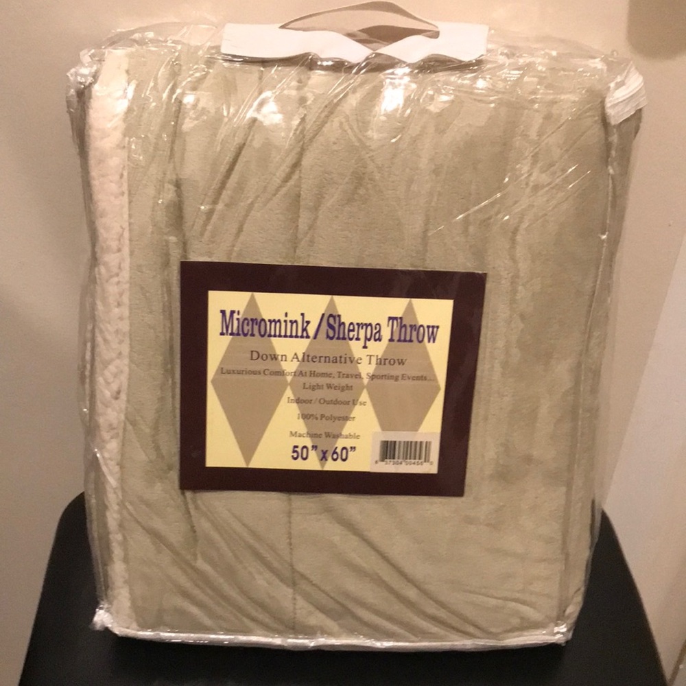 Micromink Sherpa Throw Blanket - Olive